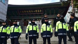 Ingin Tangkap Ketua Serikat Buruh, Polisi Korsel Kepung Wihara