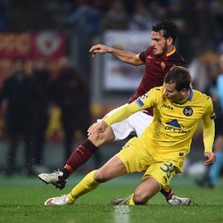 Roma Lolos Babak Knockout dengan Penampilan Pas-pasan