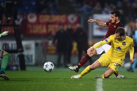Roma Lolos Babak Knockout dengan Penampilan Pas-pasan
