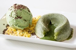 Yuk, Bikin Molten Cake dengan Isian Lumeran Green Tea!