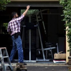 Polisi Gerebek Rumah Pria yang Diduga Kreator Bitcoin