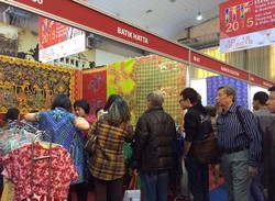 RI Gelar Pameran Dagang di Vietnam, Gerai Batik Laris Manis
