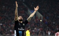 Empat menit selepas restart, Giroud mencetak gol keduanya sekaligus membawa Arsenal memimpin 2-0. Alkis Konstantinidis/Reuters/detikFoto.