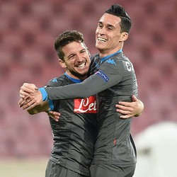 Napoli Sempurna di Fase Grup