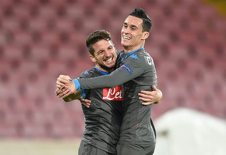 Napoli Sempurna di Fase Grup