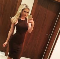 Aksi Pegolf Cantik yang Jadi Bintang Instagram