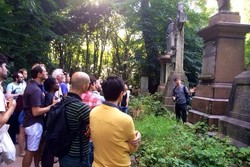 Anti Mainstream! Tur Keliling Kuburan di London