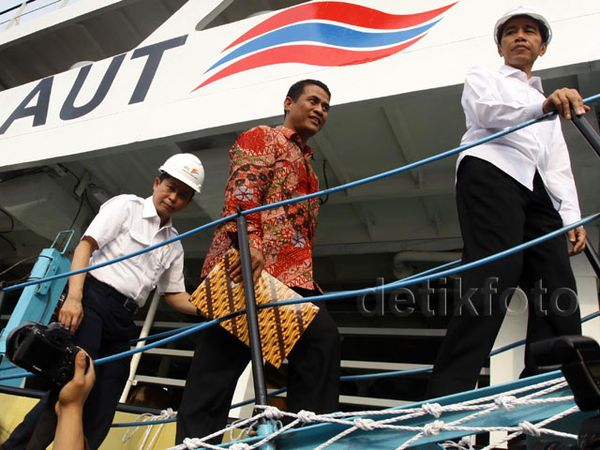Jokowi Sambut Kapal Ternak di Priok