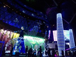 Cantiknya Warna-warni Hiasan Natal di Orchard Road, Singapura