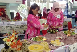 Kepiting, Jelai dan Buah Naga Jadi Bahan Campuran Nasi Bakar