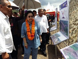 Megawati Jengkel Banyak Keramba Ikan Apung Cemari Waduk