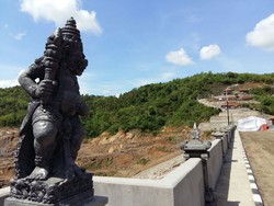 Unik, Bendungan Terbesar Bali Dijaga 60 Patung