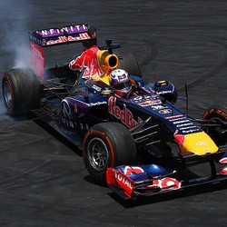 Agar Mobil F1 Kembali Berteriak, Ricciardo Inginkan Mesin V8 Kembali