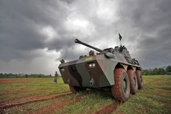 Pindad Lakukan Uji Tembak Panser Badak 90 Mm