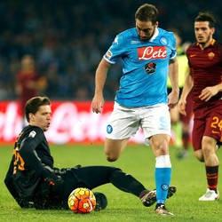 AS Roma Mengunci Pergerakan Lini Depan Napoli
