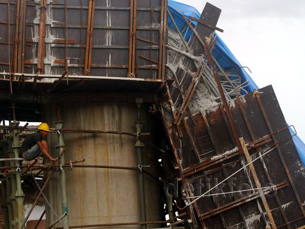 Penyangga Jembatan Tol Depok-Antasari Ambruk