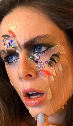 Makeup Artist Ini Populer di Internet karena Pakai Ikan Mati untuk Riasan