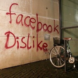 Kantor Facebook Diserang Massa