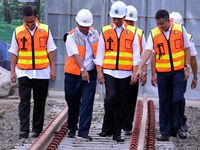 Jokowi Pantau Proyek Kereta Bandara Soekarno-Hatta