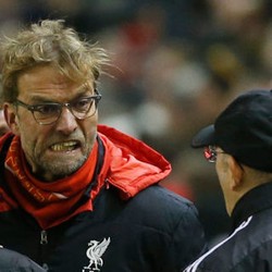 Alasan Klopp Tak Jabat Tangan Pulis dan Asistennya