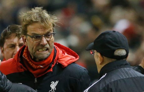 Alasan Klopp Tak Jabat Tangan Pulis dan Asistennya