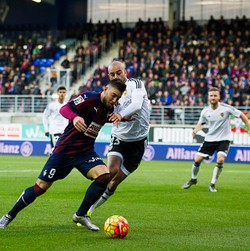 Satu Gol Bunuh Diri dan Dua Kartu Merah Saat Valencia Imbang Lawan Eibar
