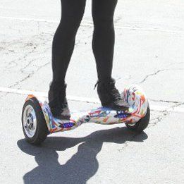 Seleb Hobi Hoverboard: dari Kendall Jenner Sampai Justin Bieber