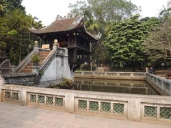Mengharap Berkah di One Pillar Pagoda Hanoi