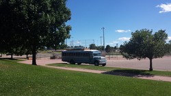 Traveler Ini Tinggal di Bus Sekolah yang Disulap Jadi Rumah Berjalan