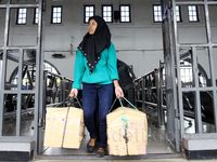 Jelang Natal, Stasiun Senen Dipadati Pemudik