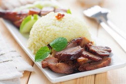 Sedapnya Nasi Plus Ayam Berbumbu Char Siew untuk Makan Siang yang Sedap