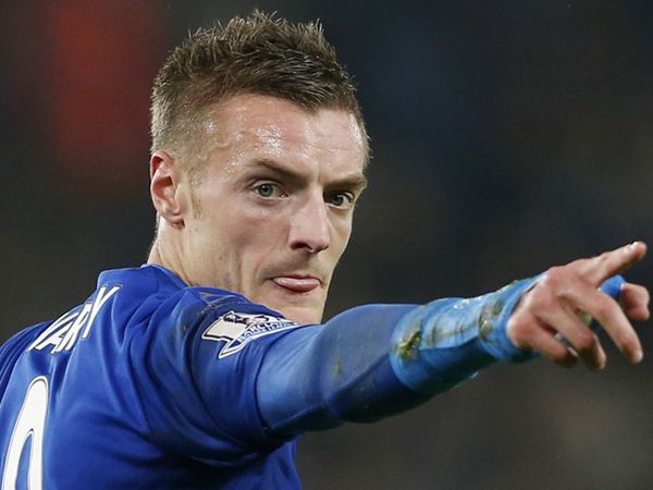 Bekuk Chelsea, Leicester ke Puncak Klasemen