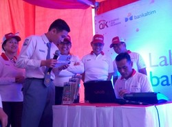 Ketua OJK Kenalkan SimPel dan Laku Pandai Hingga ke Pelosok Kaltim