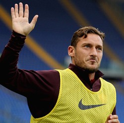 Totti Sudah Kembali Berlatih, Diprediksi Tampil Lagi Bulan Januari