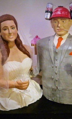 Wanita Ini Jadikan Dirinya Sendiri Kue Pernikahan Berukuran Manusia