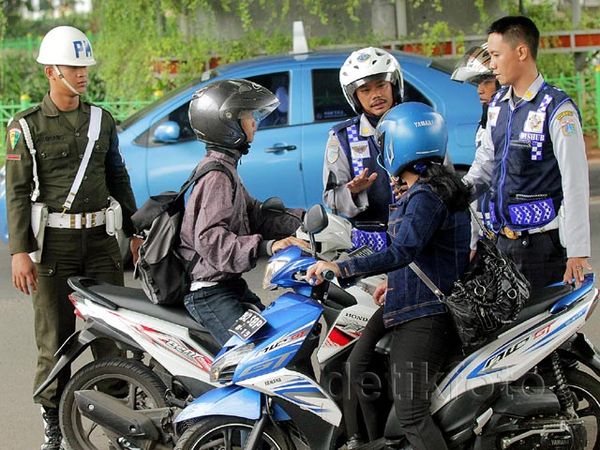 TNI Turun Tangan Tertibkan Pemotor Lawan Arus