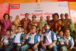 Menteri Yohana Resmikan Rumah Singgah Alfamart Pekanbaru