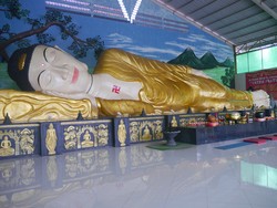 Ini Foto-foto Patung Buddha Tidur Raksasa di Bogor