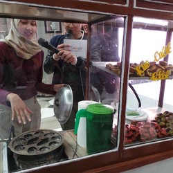 Gadis Kue Cubit Jadi Sensasi Baru di Internet