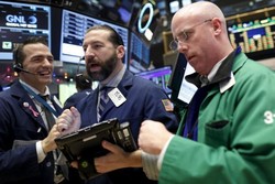 Sambut Kenaikan Suku Bunga AS, Wall Street Positif