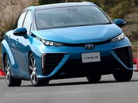 Menjajal Mobil Hidrogen Toyota Mirai