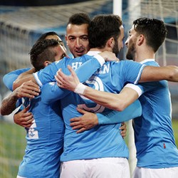 Kalahkan Verona, Napoli Pijak Perempatfinal