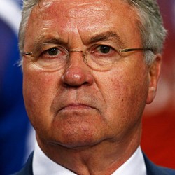 Hiddink Gantikan Mourinho di Chelsea?