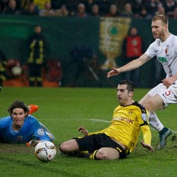 Kalahkan Augsburg, Dortmund Melaju ke Perempatfinal