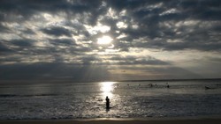 Rileks Dulu di Pantai Dreamland Bali