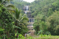 Banyumas Punya Air Terjun 7 Tingkat yang Keren!