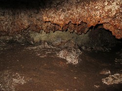 Gua di Sumut Ini Dilengkapi dengan Kolam Air Panas