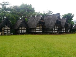 Wisata Akhir Pekan ke Kampung Tertua di Bogor