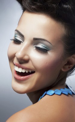 Tips Memakai Warna Biru & Pink Pastel Sesuai Tren Makeup 2016