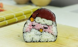 Wah, Sushi Berbentuk Santa Claus yang Unik Ini Bisa Dibuat Sendiri!